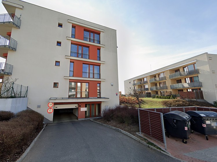 Pronájem garážového stání 15 m² - foto 3