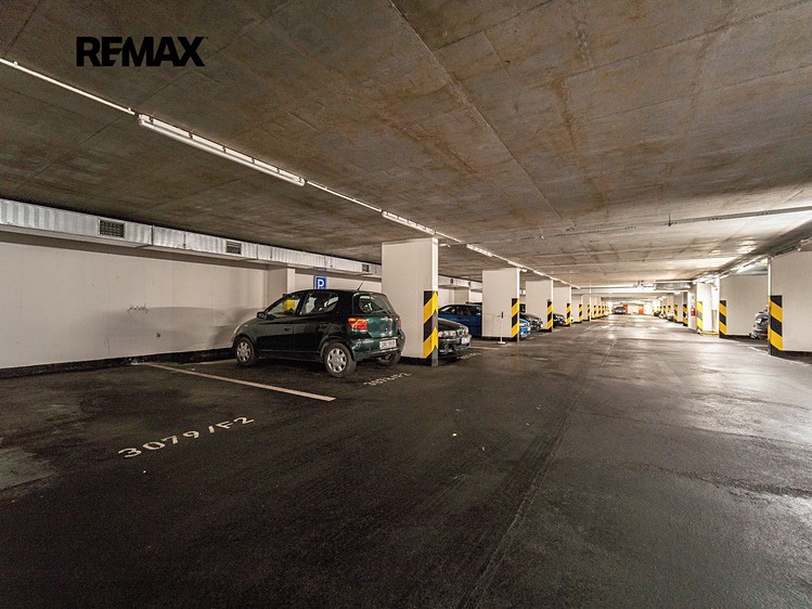 Pronájem garážového stání 12 m² - foto 1