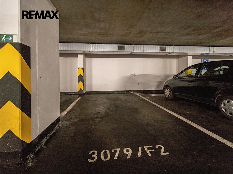 Pronájem garážového stání 12 m² - foto 2
