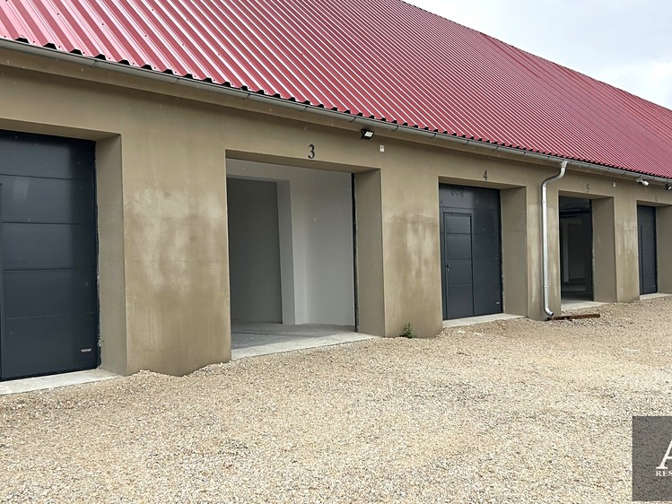 Pronájem garážového stání 43 m² - foto 1