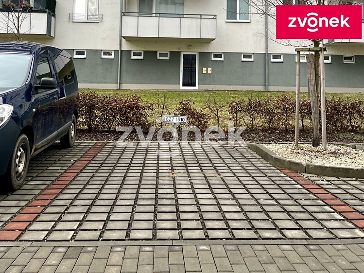 Pronájem garážového stání 14 m² - foto 3