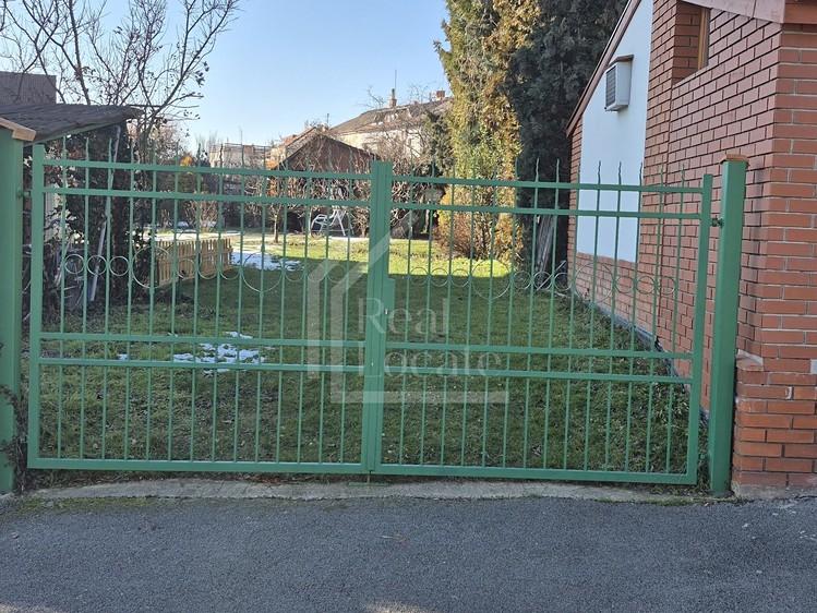 Pronájem garážového stání 5 m² - foto 1