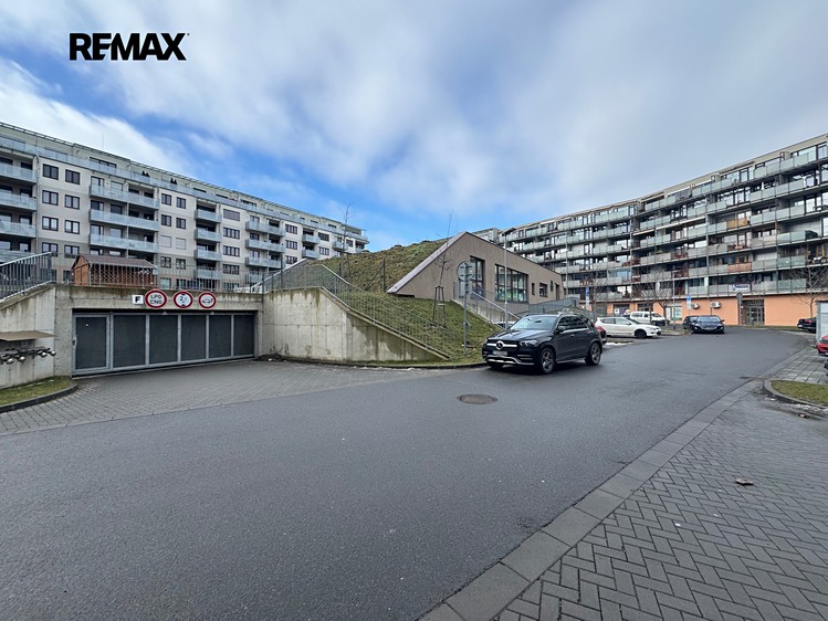 Pronájem garážového stání 17 m² - foto 4