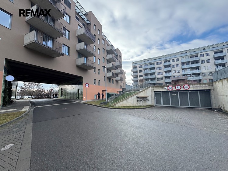 Pronájem garážového stání 17 m² - foto 3