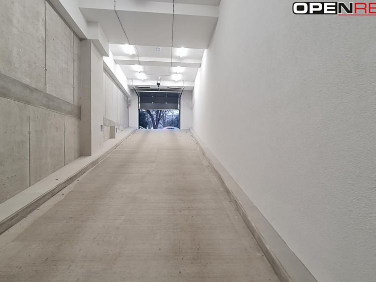 Pronájem garážového stání 14 m² - foto 6