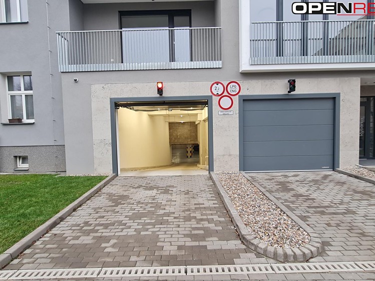 Pronájem garážového stání 14 m² - foto 7