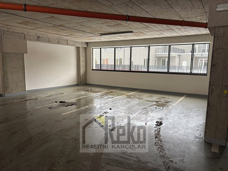 Pronájem garážového stání 12 m² - foto 3