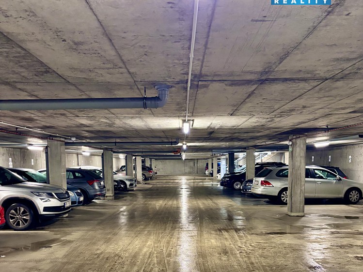 Pronájem garážového stání 20 m² - foto 4