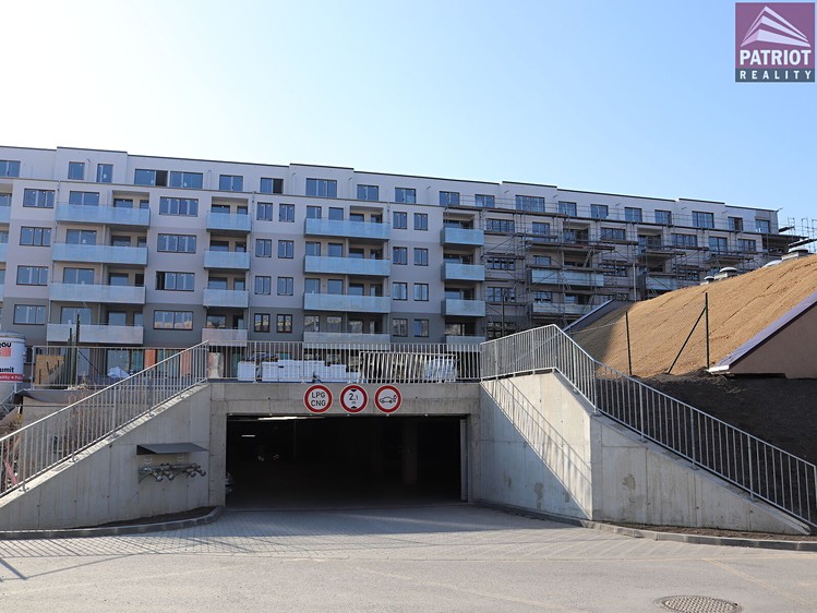 Pronájem garážového stání 13 m² - foto 1