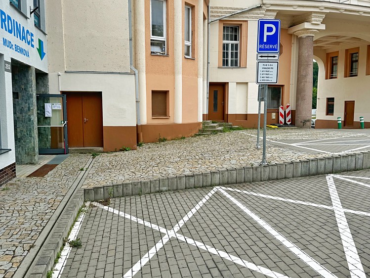 Pronájem garážového stání 13 m² - foto 4