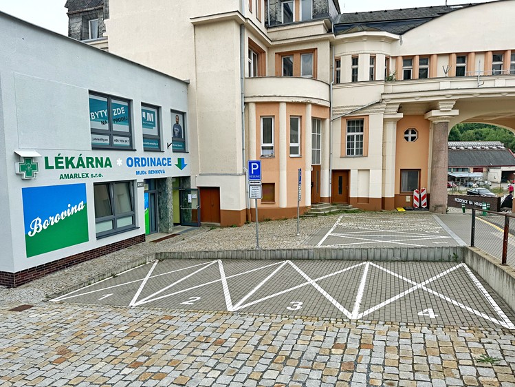 Pronájem garážového stání 13 m² - foto 1