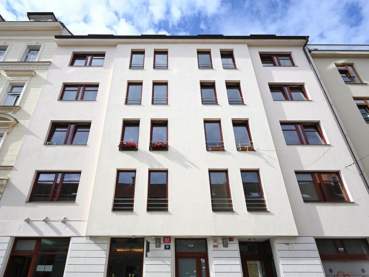 Pronájem garážového stání 10 m² - foto 4