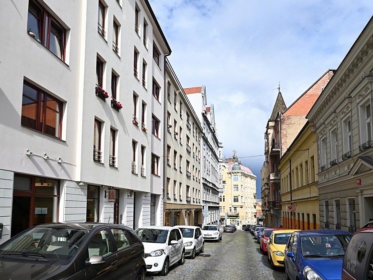 Pronájem garážového stání 10 m² - foto 3