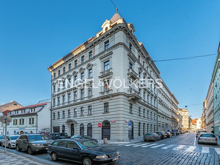 Pronájem garážového stání 10 m² - foto 2