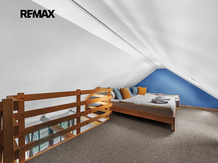 Prodej bytu 1+kk 37 m² (Podkrovní) - foto 4