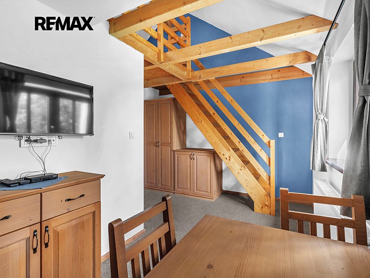 Prodej bytu 1+kk 37 m² (Podkrovní) - foto 3