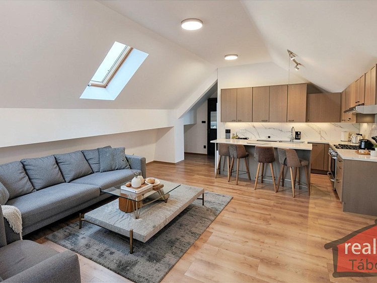 Prodej bytu 2+kk 60 m² (Podkrovní) - foto 1