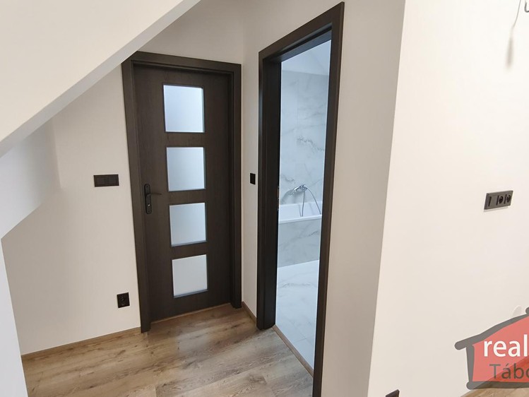 Prodej bytu 2+kk 60 m² (Podkrovní) - foto 5