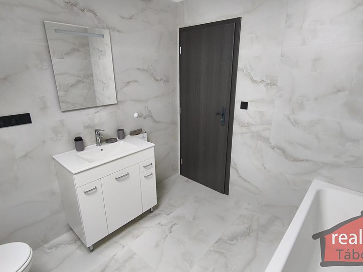 Prodej bytu 2+kk 60 m² (Podkrovní) - foto 7