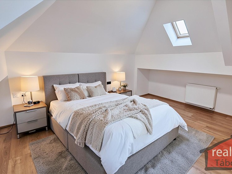 Prodej bytu 2+kk 60 m² (Podkrovní) - foto 8