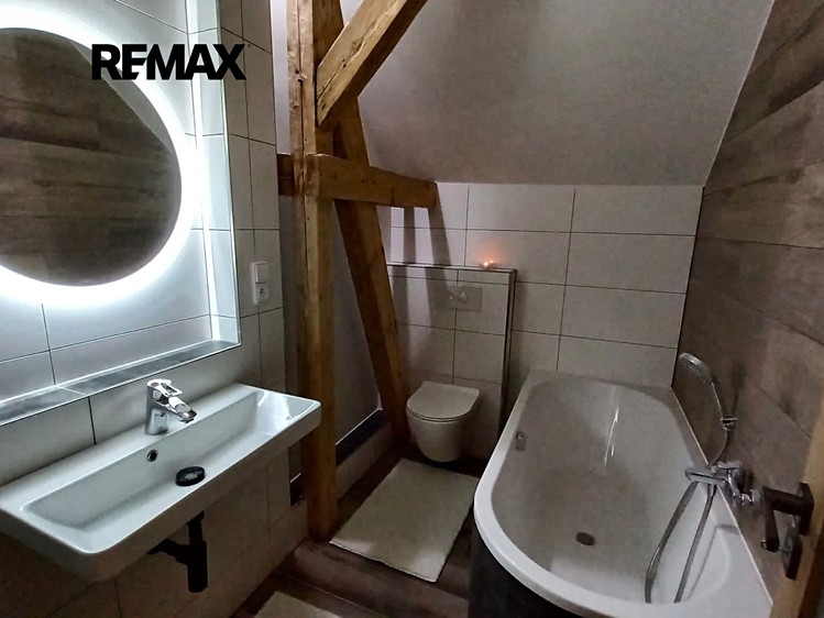 Prodej bytu atypické 75 m² (Podkrovní) - foto 2