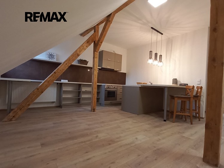 Prodej bytu atypické 75 m² (Podkrovní) - foto 3