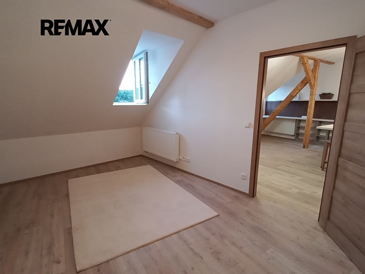 Prodej bytu atypické 75 m² (Podkrovní) - foto 6