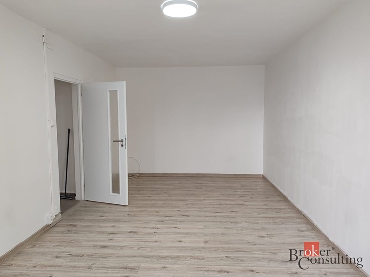Pronájem bytu 3+kk 68 m² - foto 3