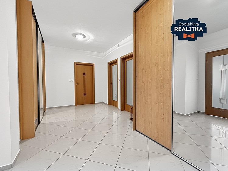 Pronájem bytu 4+kk 111 m² - foto 8