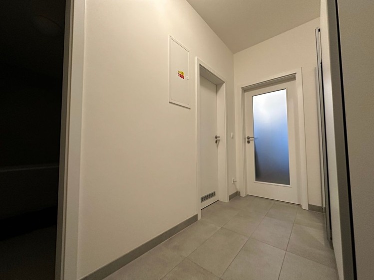 Pronájem bytu 1+kk 37 m² (Jednopodlažní) - foto 2