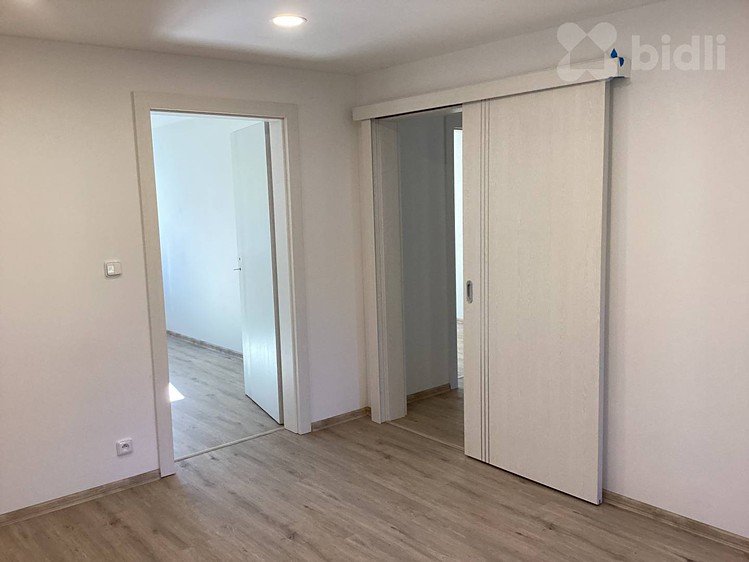 Pronájem bytu 3+1 53 m² - foto 7