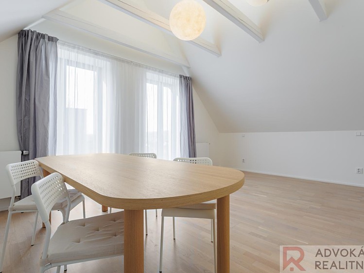 Pronájem bytu 3+1 122 m² - foto 3