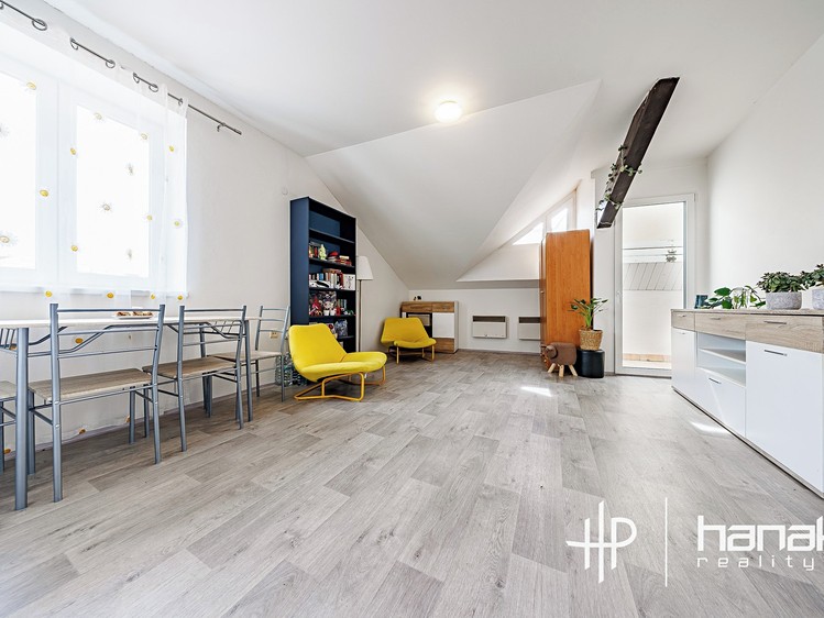 Pronájem bytu 3+kk 53 m² (Podkrovní) - foto 2