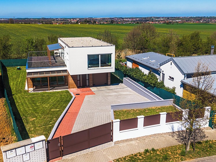 Prodej  rodinného domu 292 m², pozemek 817 m² - foto 4