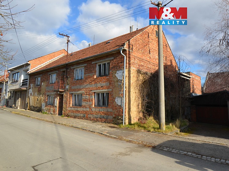 Prodej rodinného domu 200 m², pozemek 1 034 m² - foto 1