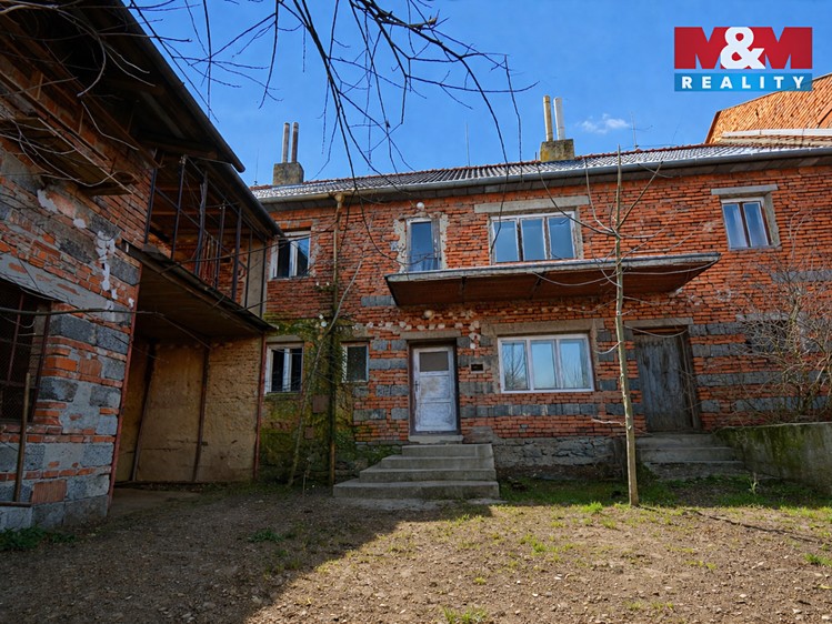 Prodej rodinného domu 200 m², pozemek 1 034 m² - foto 2