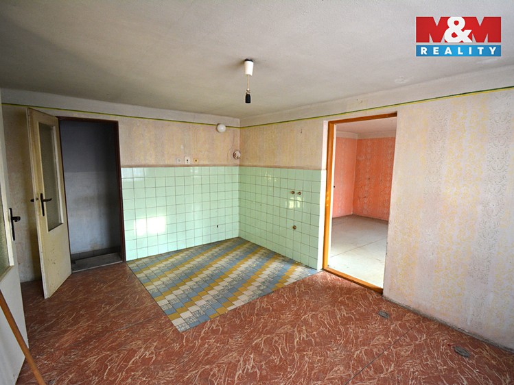 Prodej rodinného domu 200 m², pozemek 1 034 m² - foto 6