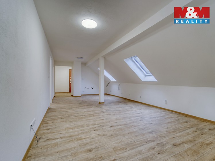 Prodej rodinného domu 124 m², pozemek 1 185 m² - foto 3