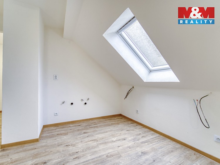 Prodej rodinného domu 124 m², pozemek 1 185 m² - foto 8