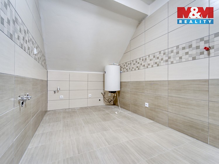 Prodej rodinného domu 124 m², pozemek 1 185 m² - foto 7