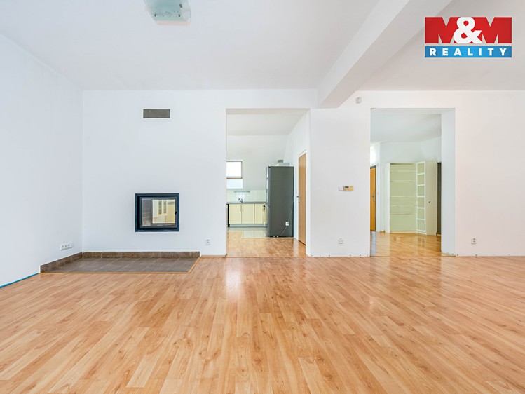 Prodej rodinného domu 642 m², pozemek 2 259 m² - foto 7