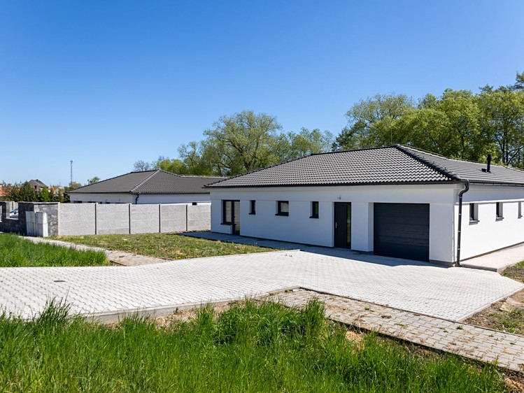Prodej rodinného domu 125 m², pozemek 746 m² - foto 2