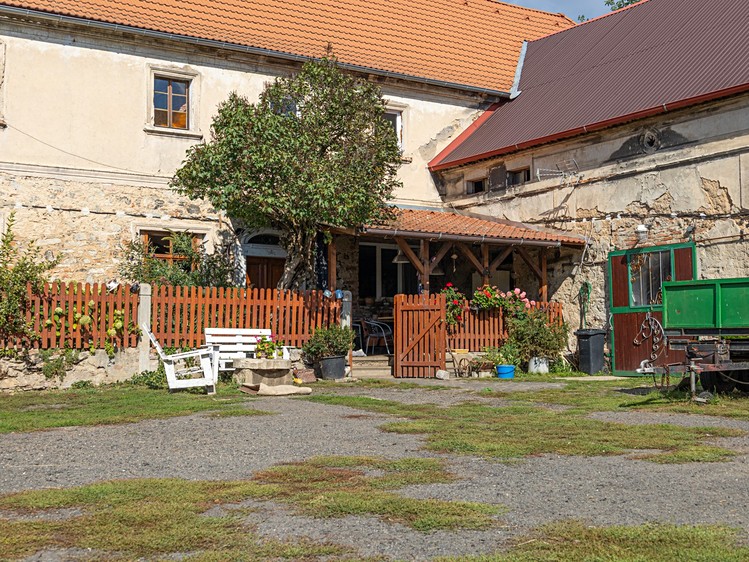 Prodej rodinného domu 240 m², pozemek 3 749 m² - foto 6