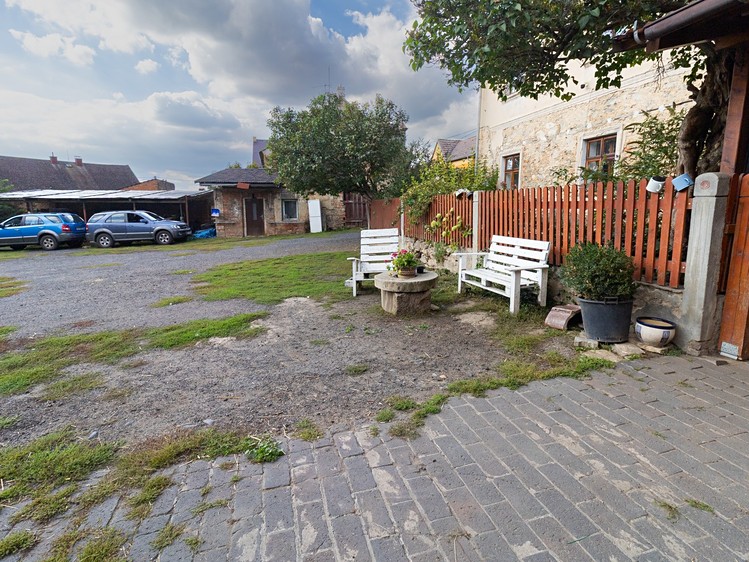 Prodej vícegeneračního domu 240 m², pozemek 3 749 m² - foto 4
