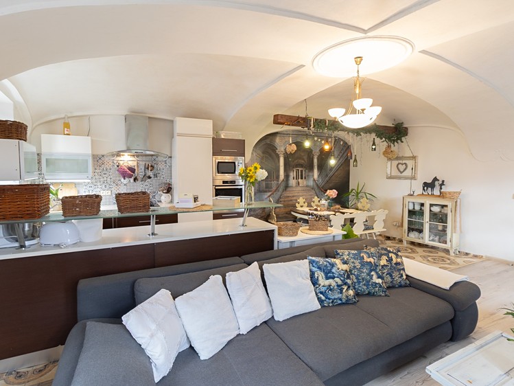Prodej vícegeneračního domu 240 m², pozemek 3 749 m² - foto 8