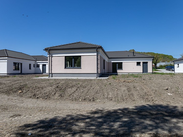 Prodej rodinného domu 132 m², pozemek 921 m² - foto 3