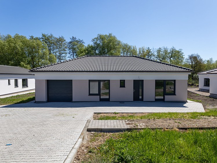 Prodej rodinného domu 132 m², pozemek 921 m² - foto 1