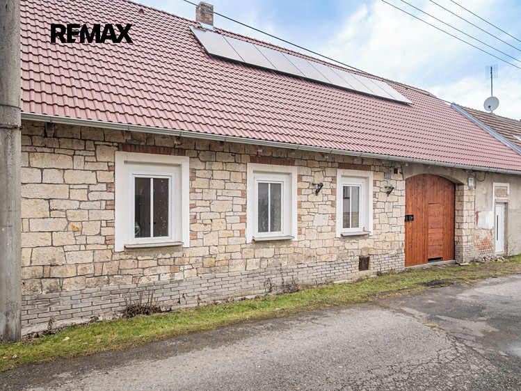 Prodej rodinného domu 235 m², pozemek 520 m² - foto 1