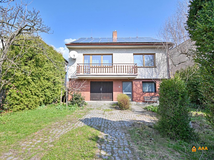 Prodej rodinného domu 230 m², pozemek 534 m² - foto 1