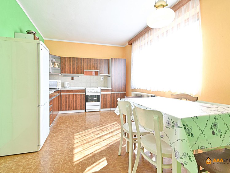 Prodej rodinného domu 230 m², pozemek 534 m² - foto 6